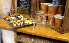 Marais Walking Tour with Cheese and Wine Tasting In Paris