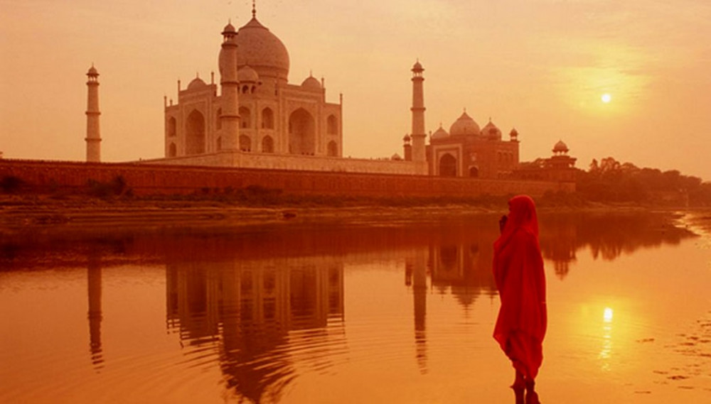 Sunrise Tour of the Taj Mahal from Delhi