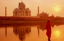 Taj Tour Guide5