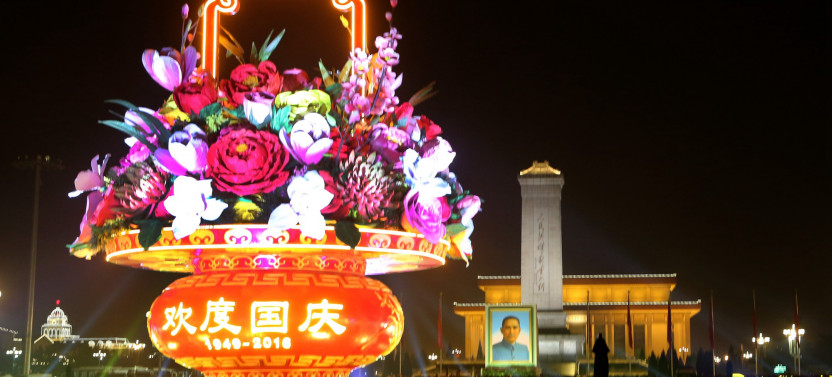 Private Night Tour: Beijing Illuminated with Dim Sum Dinner