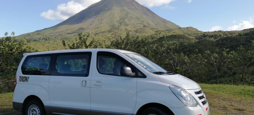 Private VIP Transfer from San Jose Airport to La Fortuna (Arenal Volcano)