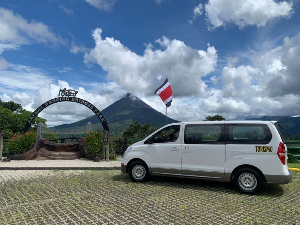 Private VIP Transfer from San Jose Airport to La Fortuna (Arenal Volcano)