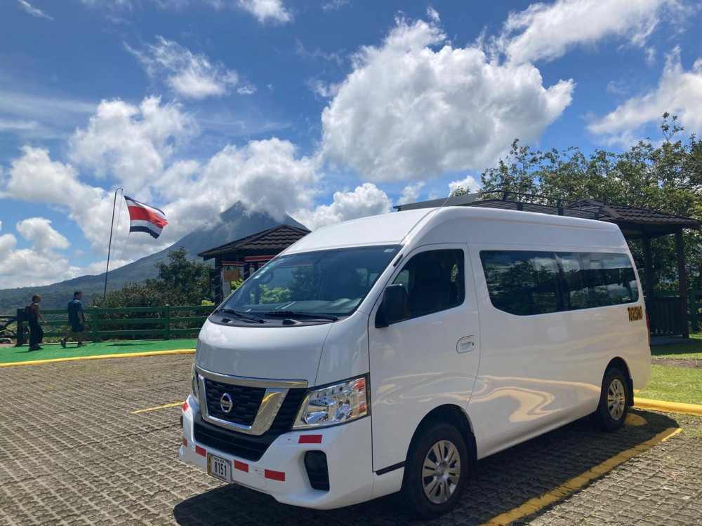 Private VIP Transfer from Liberia Airport to La Fortuna (Arenal Volcano)