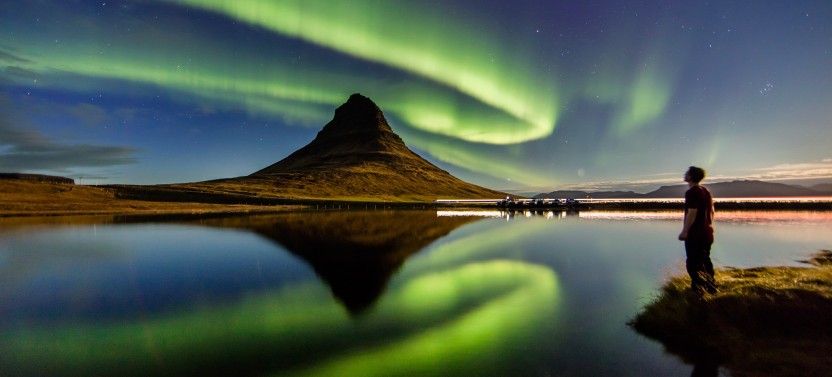 4 Day Blue Ice Cave+South Coast+ Golden Circle+Borealis