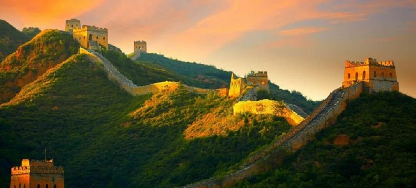 Private Night Tour to Gubei Water Town & Simatai Great Wall with Cable Car