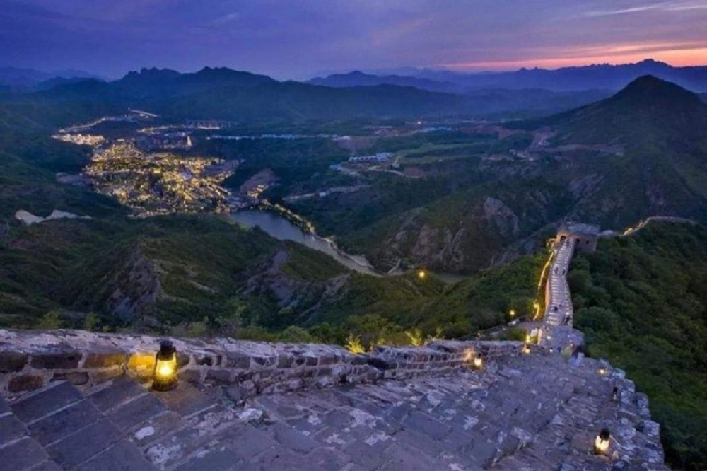 Private Night Tour to Gubei Water Town & Simatai Great Wall with Cable Car