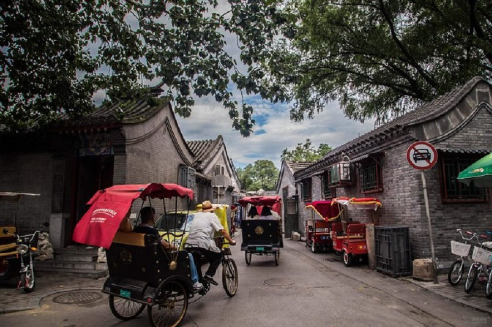 4-Hour Private Tour to Beijing Drum Tower with Drum Performance & Rickshaw