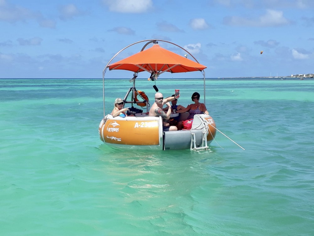 Aqua Donut Private Boat (6 Seats) - Palm Beach | Project Expedition