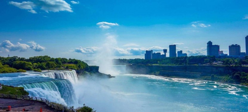 Canadian & American Deluxe Combo with Maid of The Mist Boat Ride