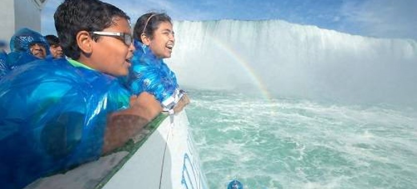 Niagara Falls Canadian Side Tour with Maid of The Mist Boat Ride