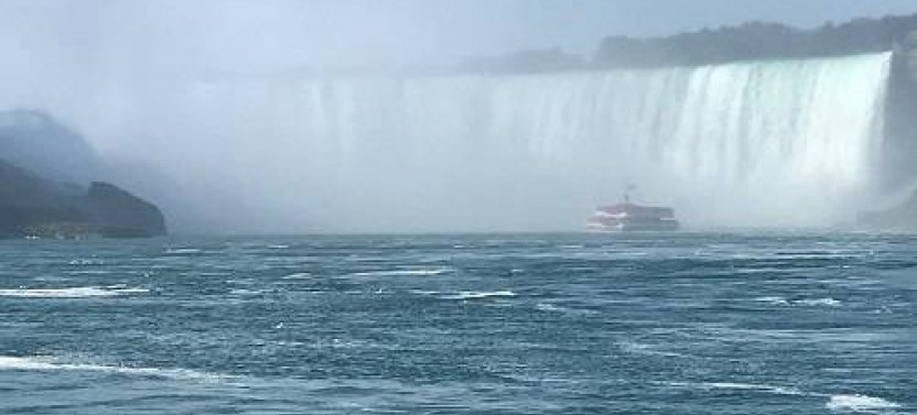 Niagara Falls Canadian Side Tour with Maid of The Mist Boat Ride