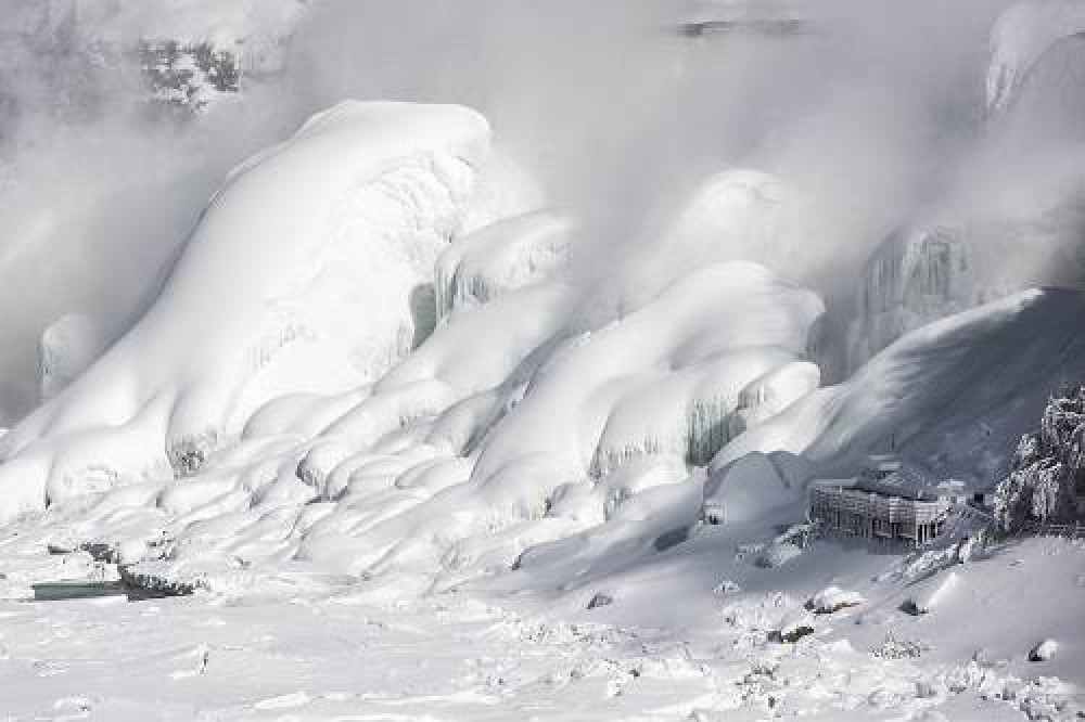 Niagara Falls Winter Wonderland USA (small groups)