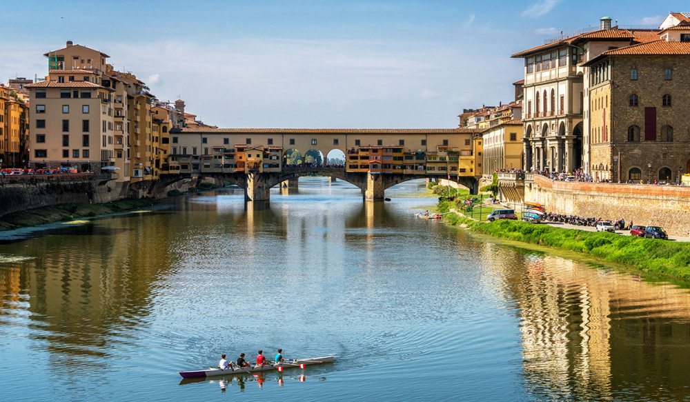 Private Boat Trip and Uffizi Discovery
