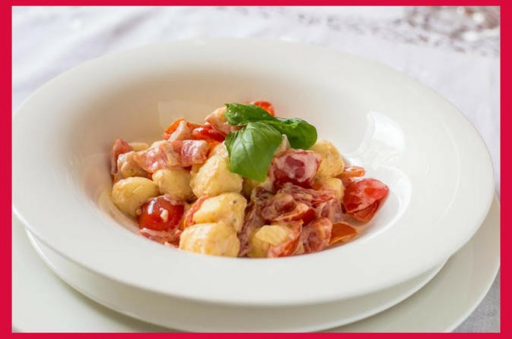 Dining Experience at a Cesarina's Home in Como + Show Cooking