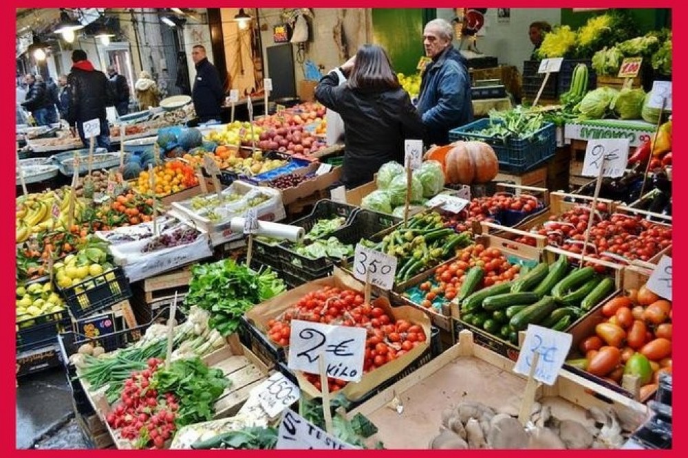 Local Market & Dining Experience at a Cesarina Home in Siracusa