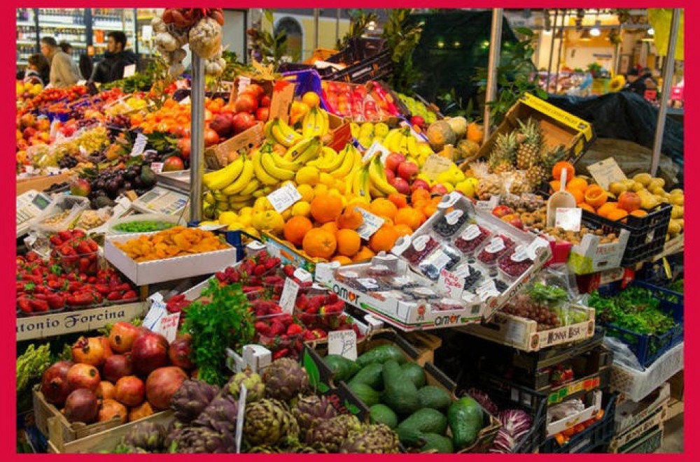 Local Market & Dining Experience at a Cesarina's Home in Milan