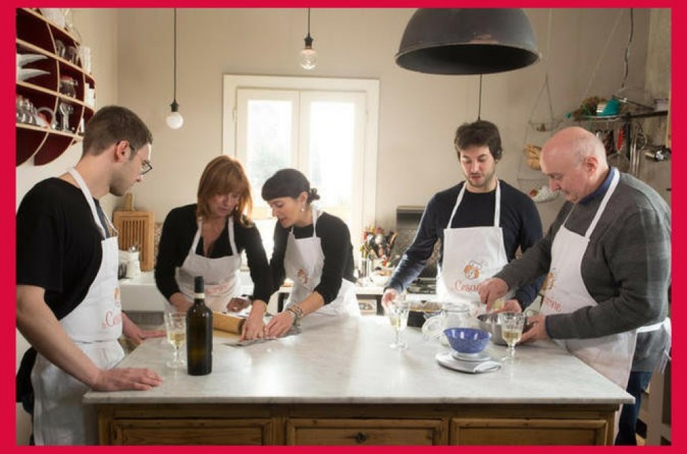 Private Class at a Cesarina's Home with Tasting in Naples