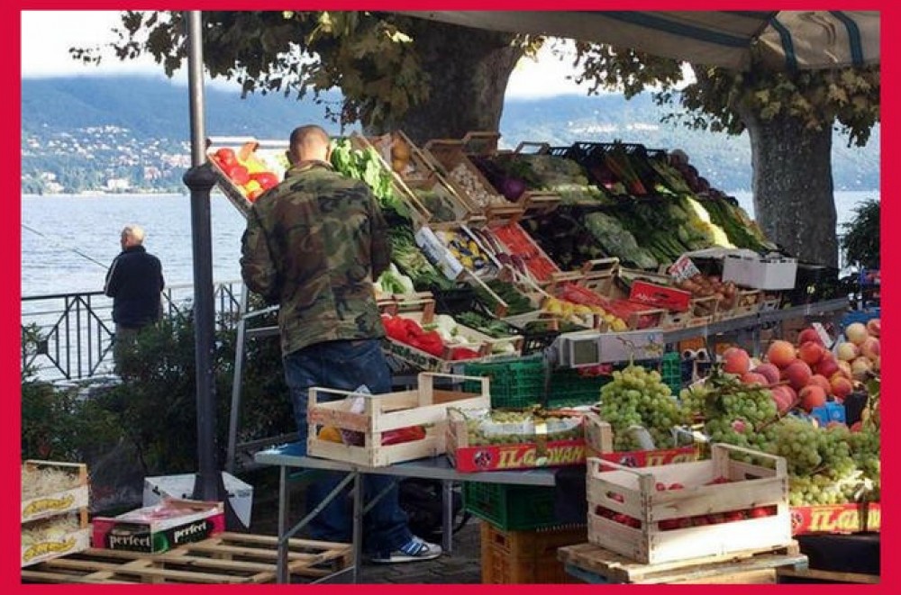 Local Market & Dining Experience at a Cesarina's Home in Como
