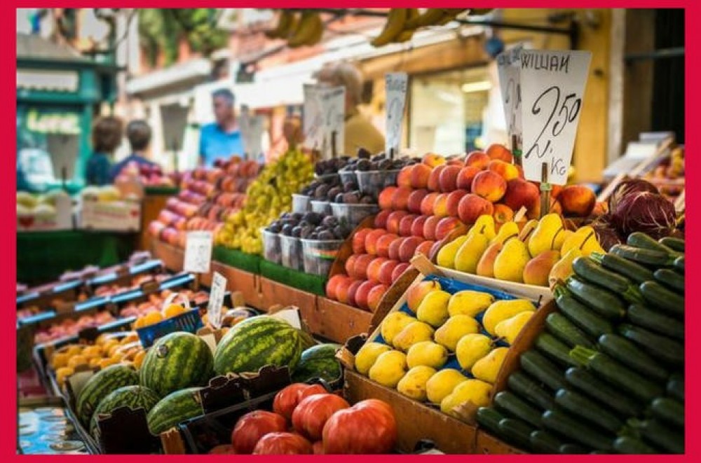 Local Market & Dining Experience at a Cesarina Home in Florence