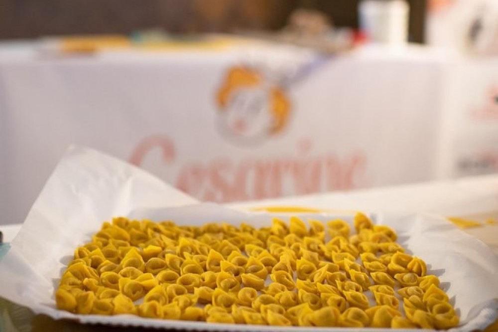 Small-Group Tortellini Class With Italian Family In Bologna