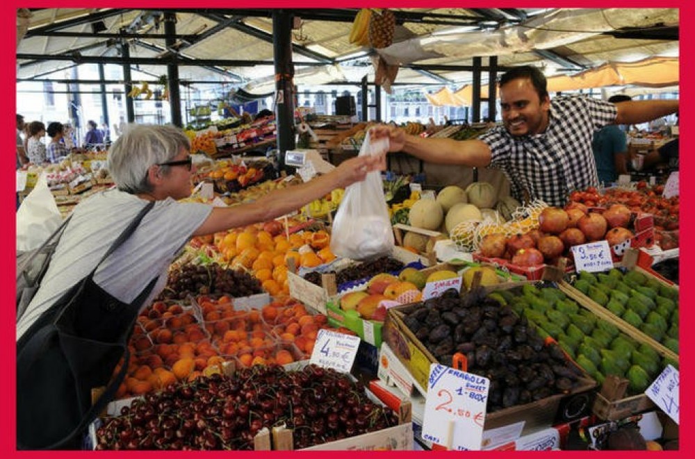 Local Market & Dining Experience at a Cesarina's Home in Verona