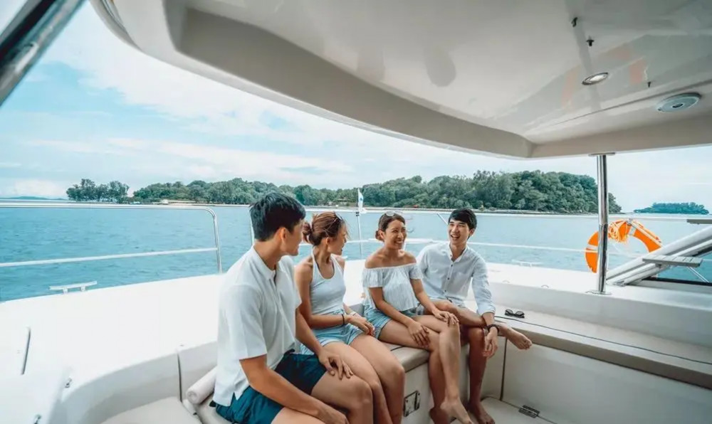 4-hr Luxury and Spacious Catamaran Charter