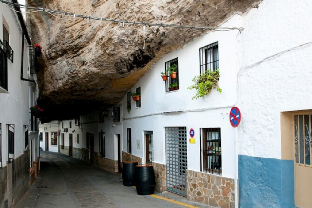 Day trip to Zahara, Setenil and Ronda from Seville