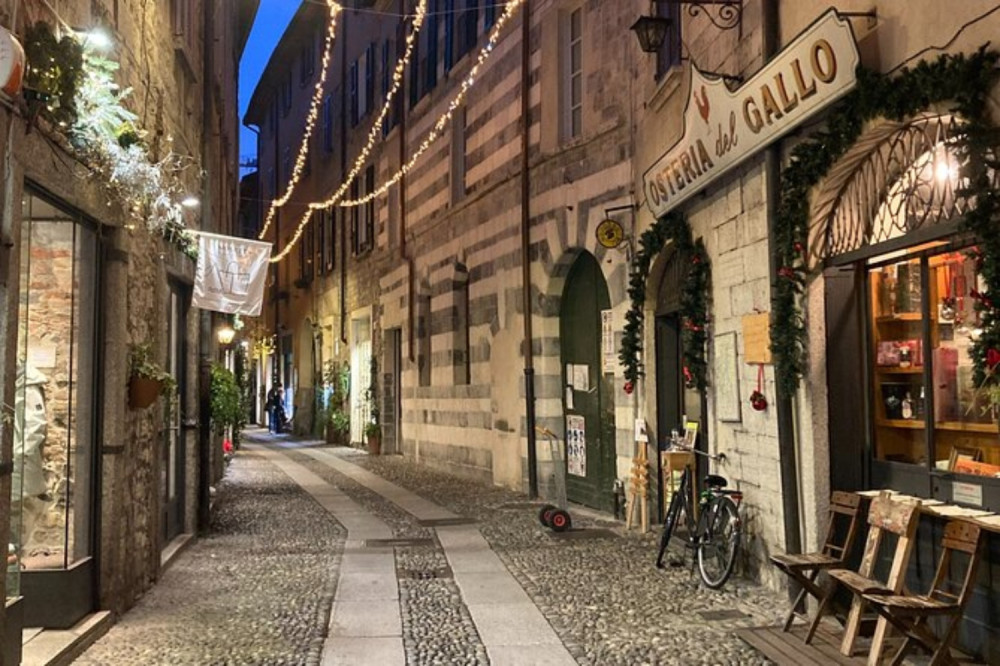 2 Hours Guided Night Tour In Como