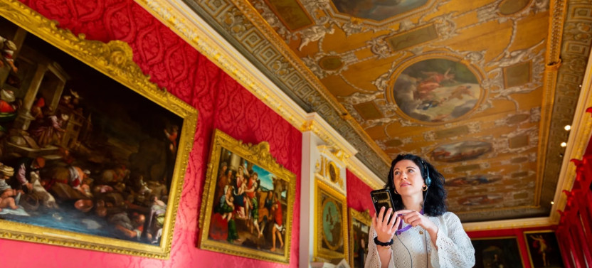Kensington Palace Tour with Guard Change & Afternoon Tea