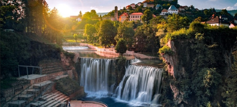From Sarajevo: Travnik and Jajce Day Tour