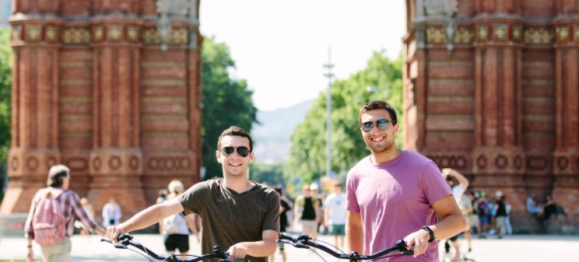 Barcelona: Bike or E-Bike Rental