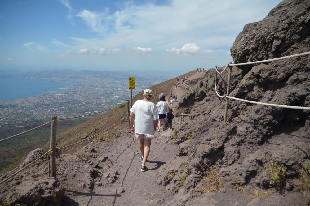 Mt. Vesuvius With Wine Tasting Group Tour from Naples