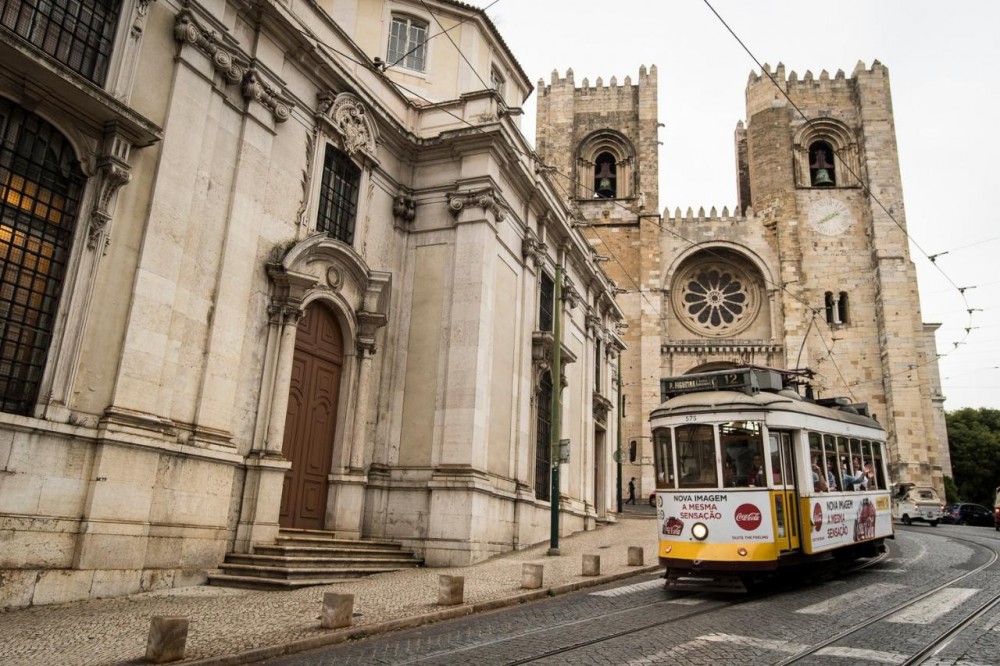 Private Lisbon Street Photo Tour