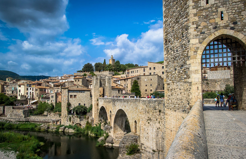 Private Medieval Villages Day Trip from Barcelona