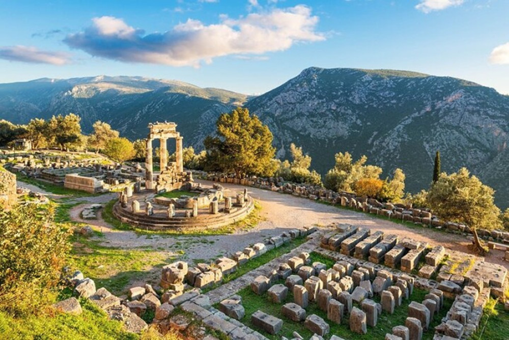Full-day Tour in Delphi, Explore Archaeological Sites of Greece by Minibus