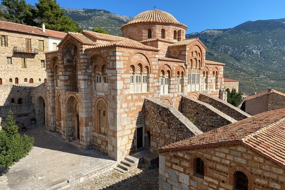 Full Day Tour in Delphi - Monastery of Hosios Loukas - Livadia by minibus
