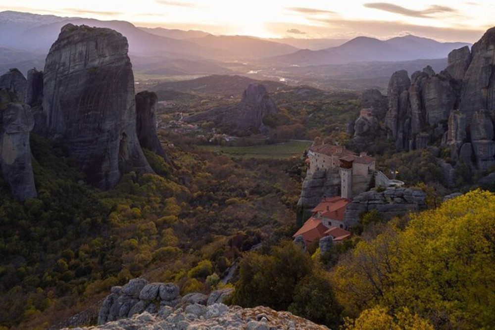 From Athens: Meteora Full-Day Private Tour by Minibus