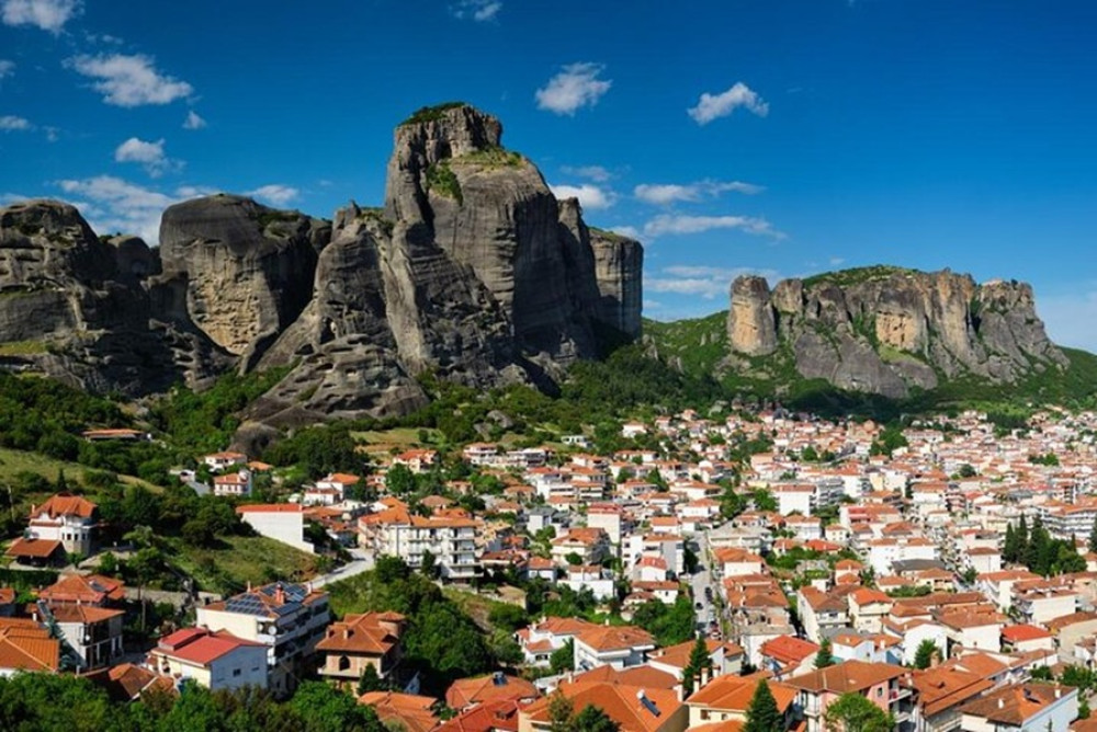 From Athens: Meteora Full-Day Private Tour by minivan