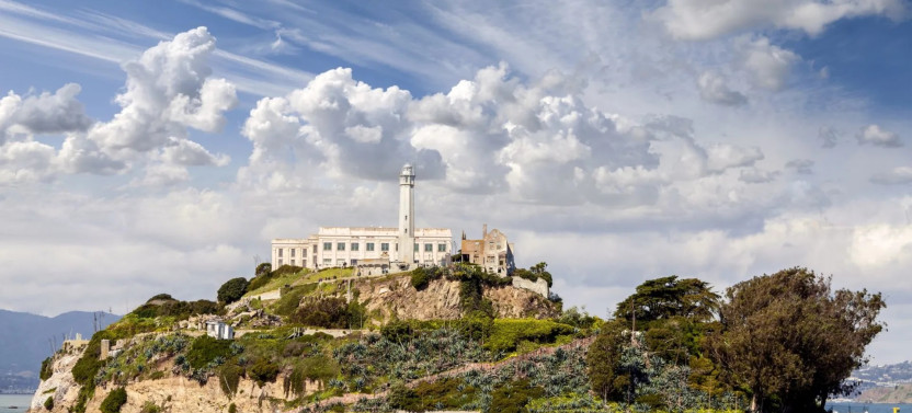 Alcatraz Island with Ferry and 48-Hour Hop-on Hop-off Bus Tour
