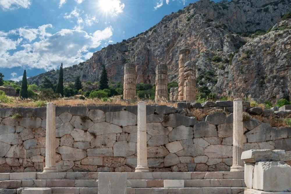 Discover Thermopylae & Delphi from Athens by Sedan