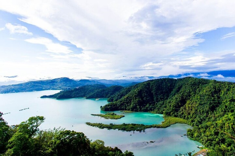 Explore the Tomb and Marathon Lake by minivan