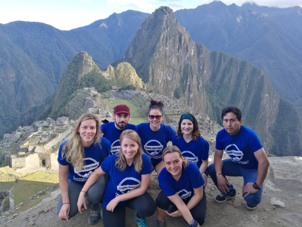 2-Day Short Inca Trail Trek to Machu Picchu with Local Guide