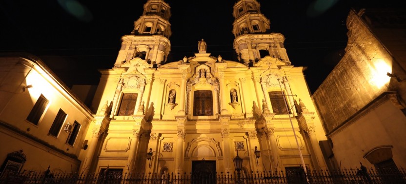 Shore Excursion: Shared Buenos Aires Tour By Night With Dinner