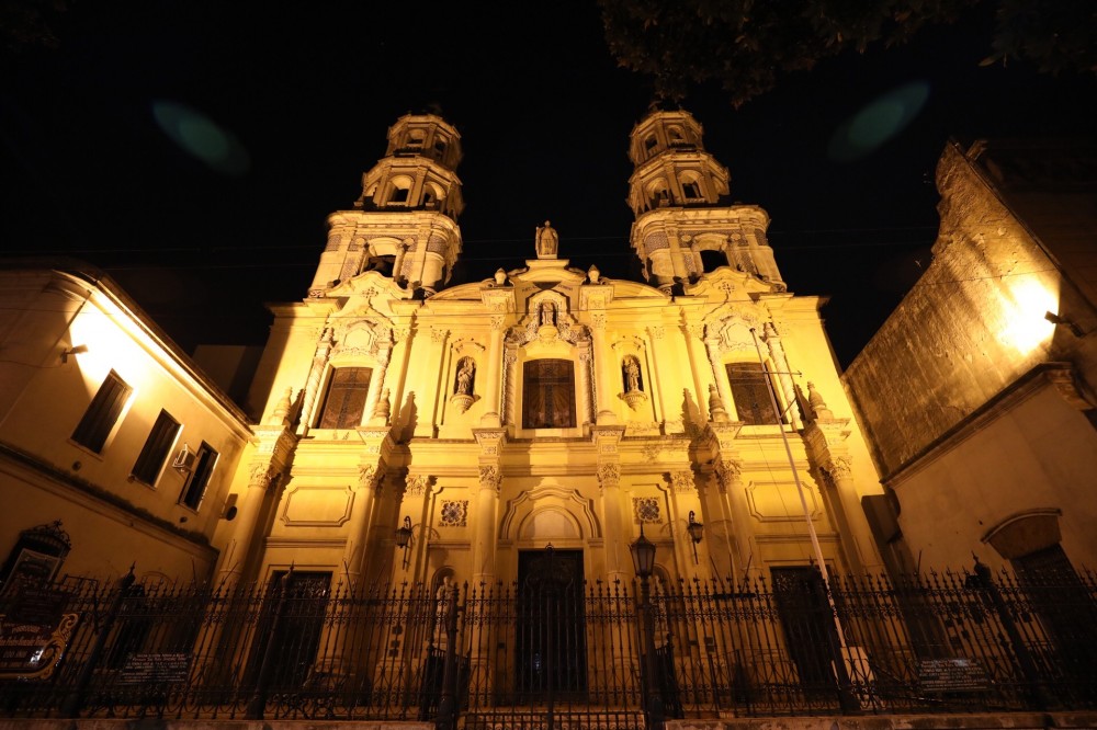 Shore Excursion: Shared Buenos Aires Tour By Night With Dinner