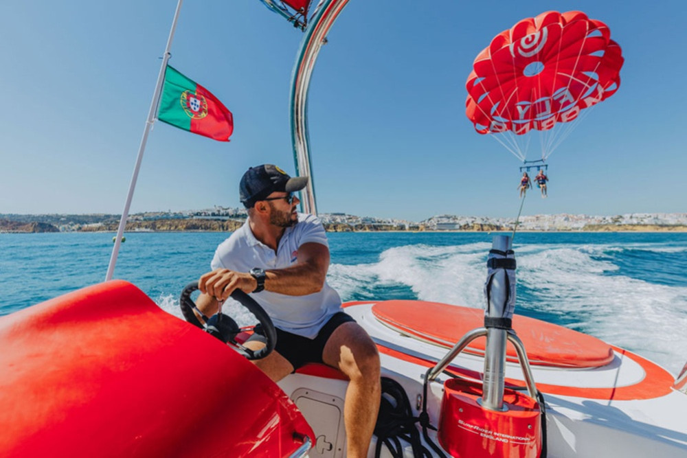 Albufeira: Parasailing Flight with Boat Takeoff and Ocean Views