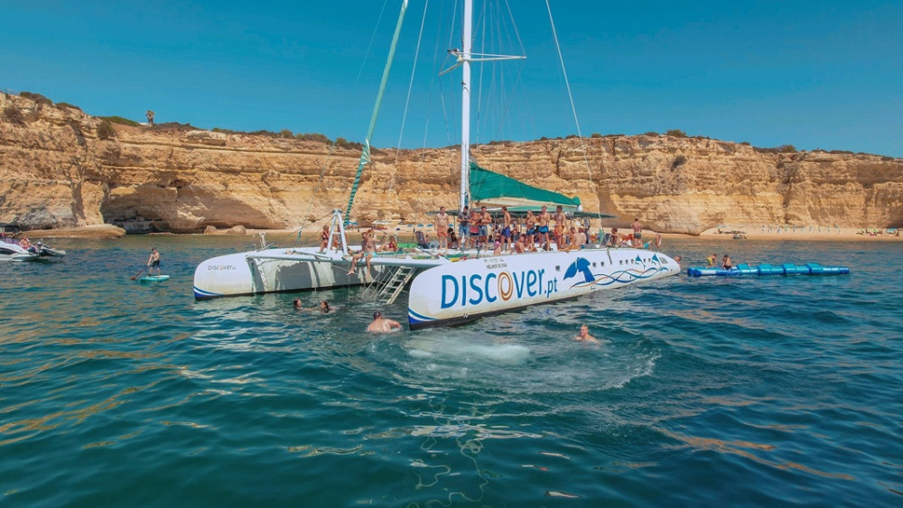 Portimao: Benagil Caves & Coastline - Catamaran