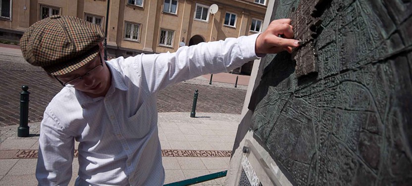 Private Warsaw Jewish Ghetto Tour by Retro Minibus with Hotel Pickup