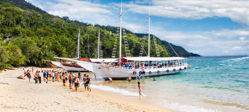 Ilha Grande Boat Tour with Lunch & Ttransfers from Rio