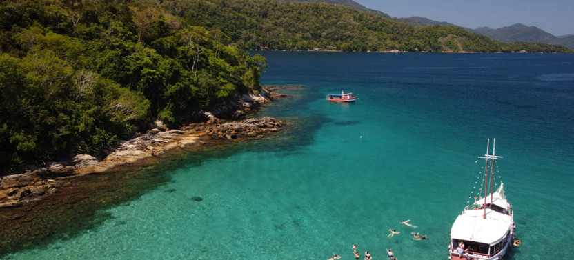 Ilha Grande Boat Tour with Lunch & Ttransfers from Rio