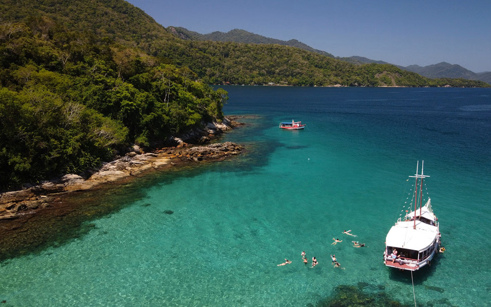 Ilha Grande Boat Tour with Lunch & Ttransfers from Rio